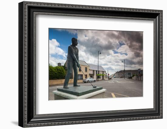 Statue of a golfing US President Bill Clinton who visited the local golf course in 1998, Ballybu...-null-Framed Photographic Print