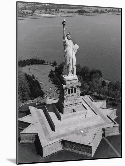 Statue of Liberty-Chris Bliss-Mounted Photographic Print