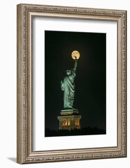 Statue of Liberty-Hua Zhu-Framed Photographic Print