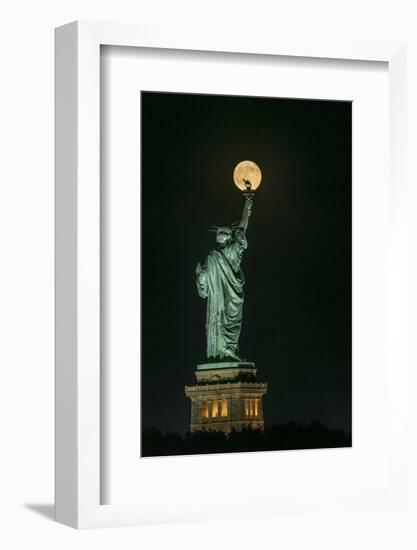 Statue of Liberty-Hua Zhu-Framed Photographic Print