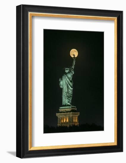 Statue of Liberty-Hua Zhu-Framed Photographic Print