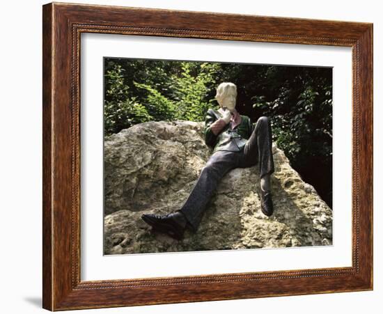 Statue of Oscar Wilde, Merrion Square, Dublin, Eire (Republic of Ireland)-Ken Gillham-Framed Photographic Print