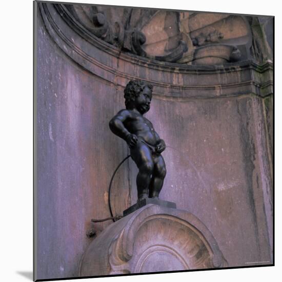 Statue of the Manneken Pis, Brussels (Bruxelles), Belgium, Europe-Roy Rainford-Mounted Photographic Print
