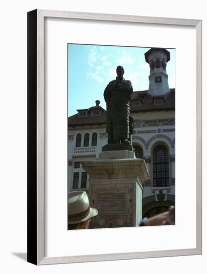 Statue of the Roman poet Ovid, 1st century-Unknown-Framed Giclee Print