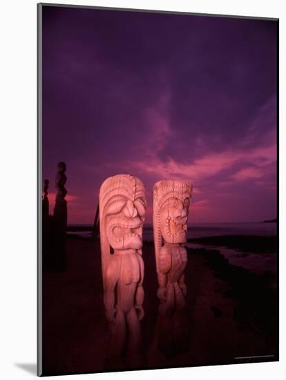 Statues, Hawaii, USA-Stuart Westmoreland-Mounted Photographic Print