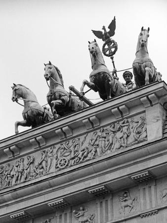 Statues On Top Of Brandenburg Gate Photographic Print Murat Taner Art Com Statues On Top Of Brandenburg Gate Photographic Print Murat Taner Art Com