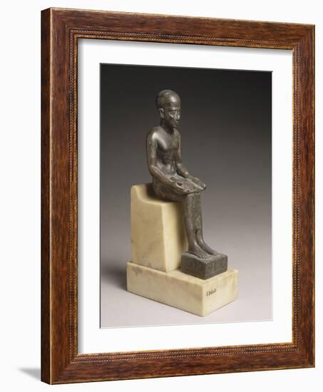 Statuette d'Imhotep, architecte et ministre de Djoser, portant une dédicace de Poumeh, fils de-null-Framed Giclee Print