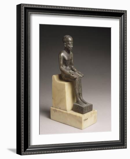 Statuette d'Imhotep, architecte et ministre de Djoser, portant une dédicace de Poumeh, fils de-null-Framed Giclee Print