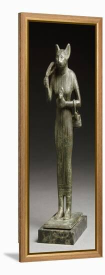 statuette de la déesse Bastet tenant le panier, l'égide et le sistre-null-Framed Premier Image Canvas