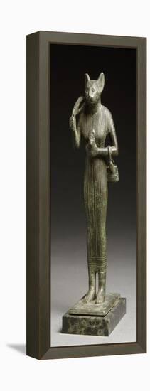 statuette de la déesse Bastet tenant le panier, l'égide et le sistre-null-Framed Premier Image Canvas