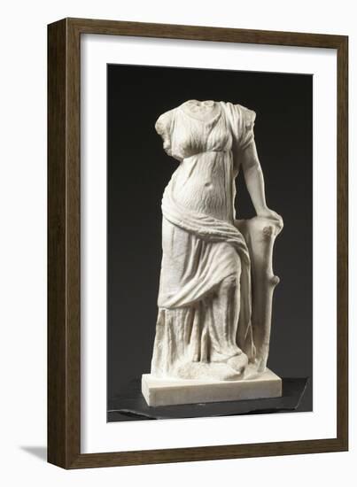 Statuette fragmentaire acéphale: Aphrodite et Eros-null-Framed Giclee Print