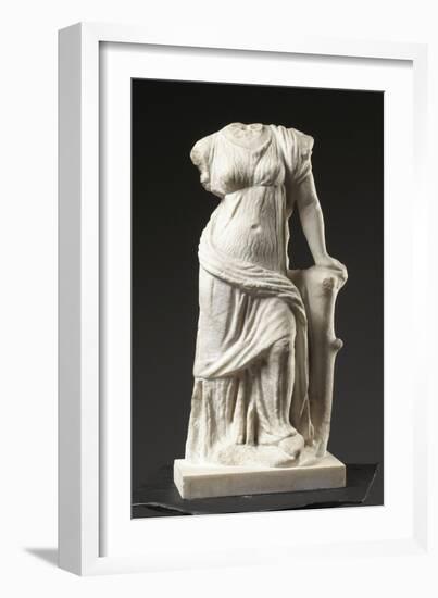 Statuette fragmentaire acéphale: Aphrodite et Eros-null-Framed Giclee Print