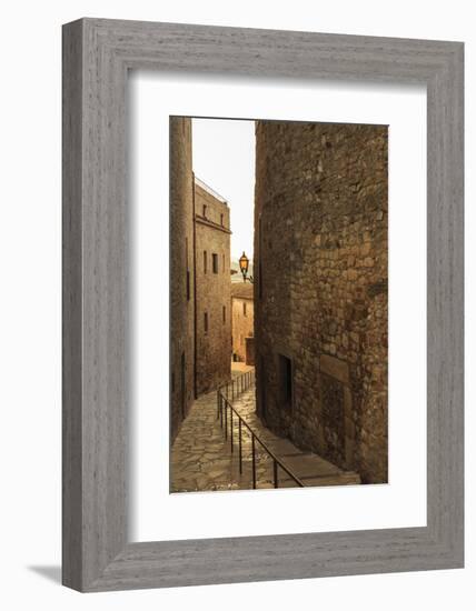 Steep and narrow winding street in gorgeous medieval hilltop walled village, Pals, Baix Emporda, Gi-Eleanor Scriven-Framed Photographic Print