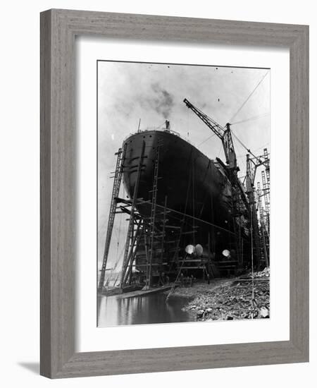 Stern of Ocean Liner Queen Elizabeth-null-Framed Photographic Print