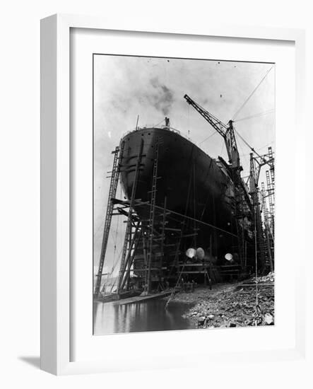 Stern of Ocean Liner Queen Elizabeth-null-Framed Photographic Print