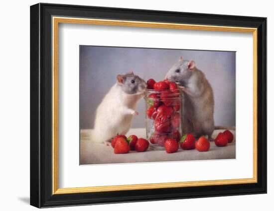 Strawberries-Ellen Van Deelen-Framed Photographic Print