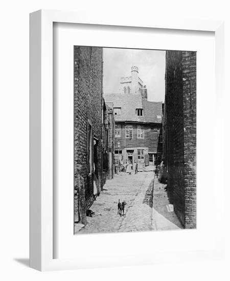 Street Scene in Victorian London-null-Framed Giclee Print