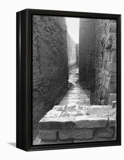 Street view in the residential district of Mohenjo Daro-Werner Forman-Framed Premier Image Canvas