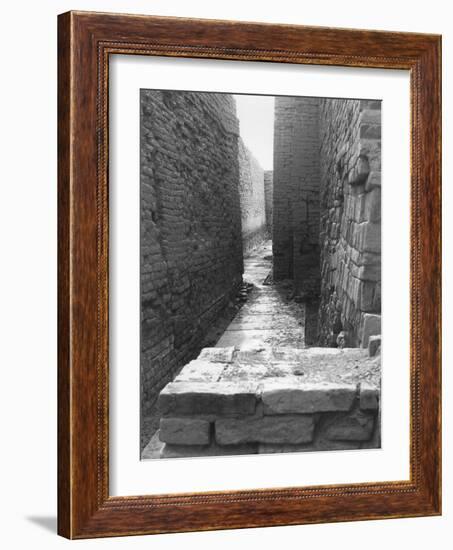 Street view in the residential district of Mohenjo Daro-Werner Forman-Framed Giclee Print