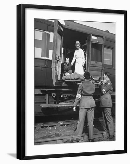 Stretcher Men Passing in a Case to Be Checked by Army Nurse-null-Framed Photographic Print