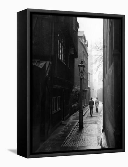 Students Walking Along Magpie Lane at Oxford University-William Vandivert-Framed Premier Image Canvas