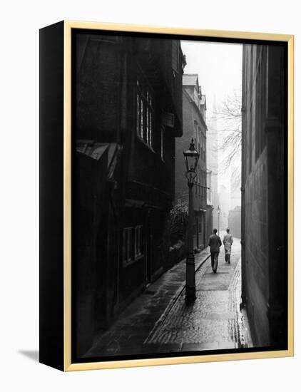 Students Walking Along Magpie Lane at Oxford University-William Vandivert-Framed Premier Image Canvas