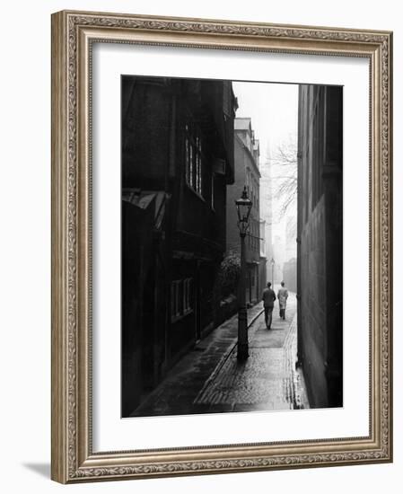 Students Walking Along Magpie Lane at Oxford University-William Vandivert-Framed Photographic Print