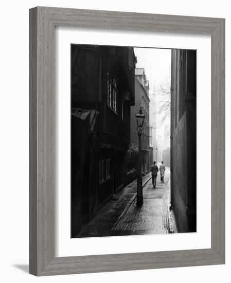 Students Walking Along Magpie Lane at Oxford University-William Vandivert-Framed Photographic Print