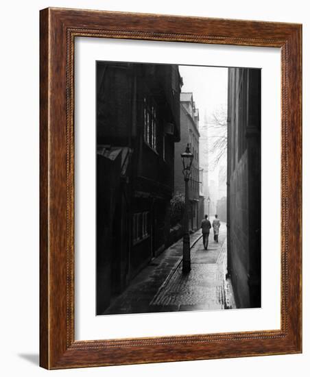 Students Walking Along Magpie Lane at Oxford University-William Vandivert-Framed Photographic Print