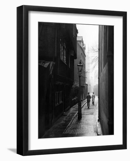 Students Walking Along Magpie Lane at Oxford University-William Vandivert-Framed Photographic Print