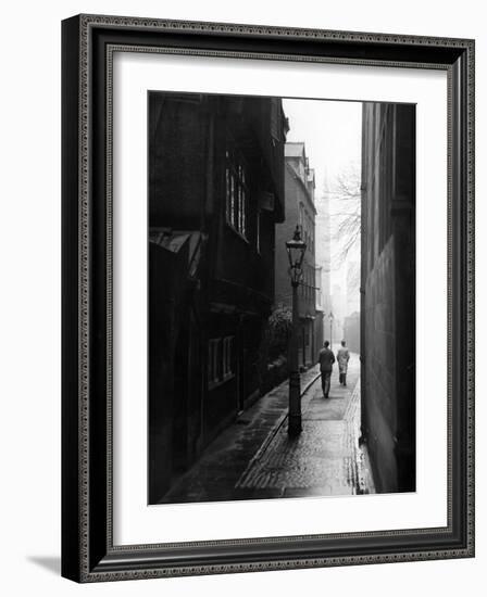 Students Walking Along Magpie Lane at Oxford University-William Vandivert-Framed Photographic Print