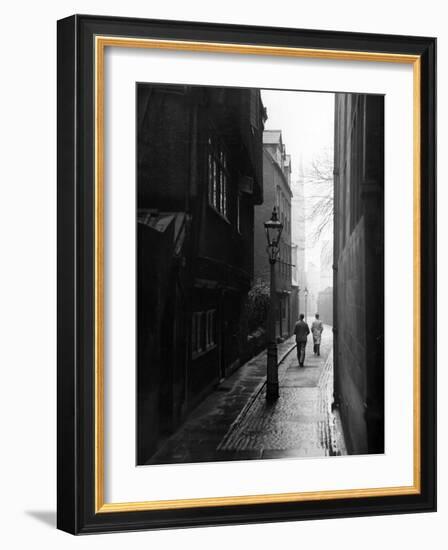 Students Walking Along Magpie Lane at Oxford University-William Vandivert-Framed Photographic Print