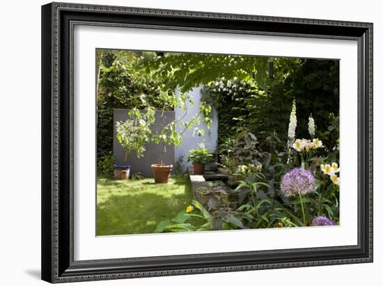 Suburban Garden Detail, Kingston Upon Thames, England, UK-Richard Bryant-Framed Photo