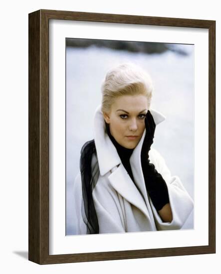 Sueurs Froides VERTIGO by AlfredHitchcock with J Kim Novak, 1958 (photo)-null-Framed Photo