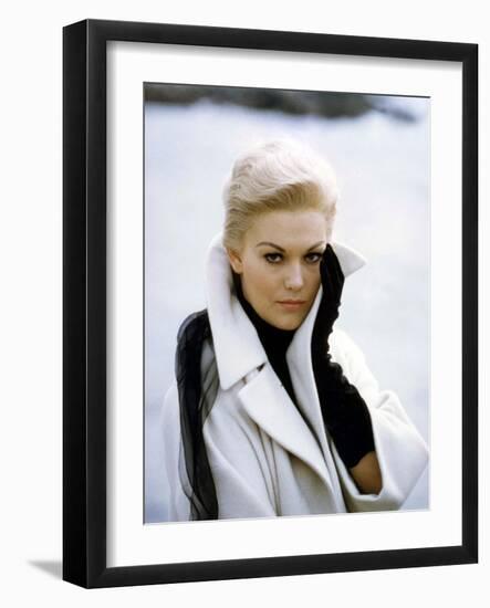 Sueurs Froides VERTIGO by AlfredHitchcock with J Kim Novak, 1958 (photo)-null-Framed Photo