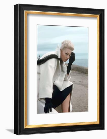 Sueurs Froides VERTIGO by AlfredHitchcock with Kim Novak, 1958 (photo)-null-Framed Photo