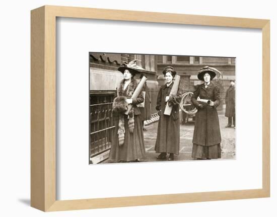 Suffragettes armed with materials to chain themselves to railings, 1909-Unknown-Framed Photographic Print
