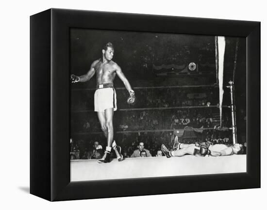 Sugar Ray Robinson, Knocked Out Filipino Flashy Sebastian in the First Round-null-Framed Stretched Canvas