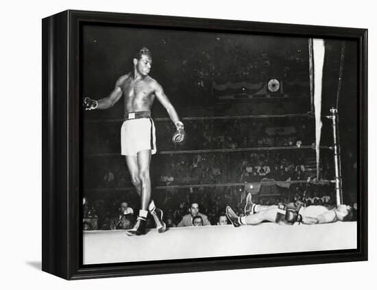 Sugar Ray Robinson, Knocked Out Filipino Flashy Sebastian in the First Round-null-Framed Stretched Canvas