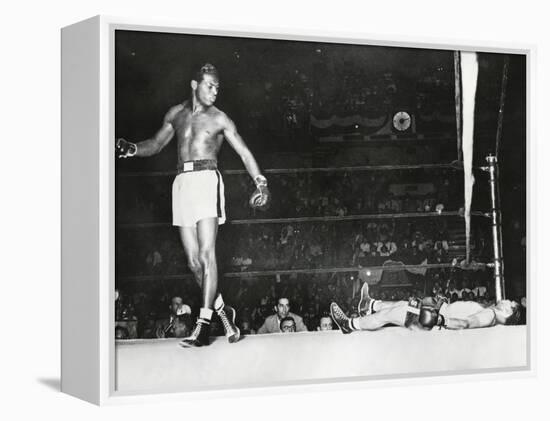 Sugar Ray Robinson, Knocked Out Filipino Flashy Sebastian in the First Round-null-Framed Stretched Canvas