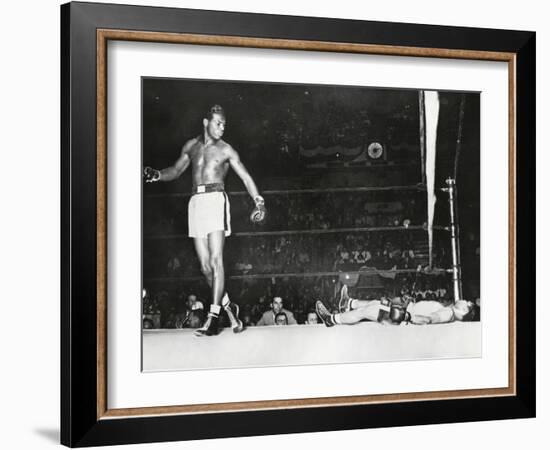 Sugar Ray Robinson, Knocked Out Filipino Flashy Sebastian in the First Round-null-Framed Premium Photographic Print