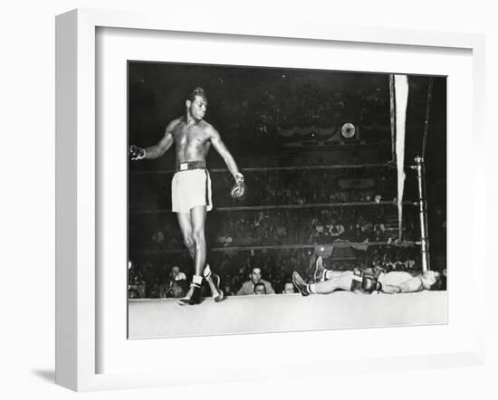 Sugar Ray Robinson, Knocked Out Filipino Flashy Sebastian in the First Round-null-Framed Premium Photographic Print