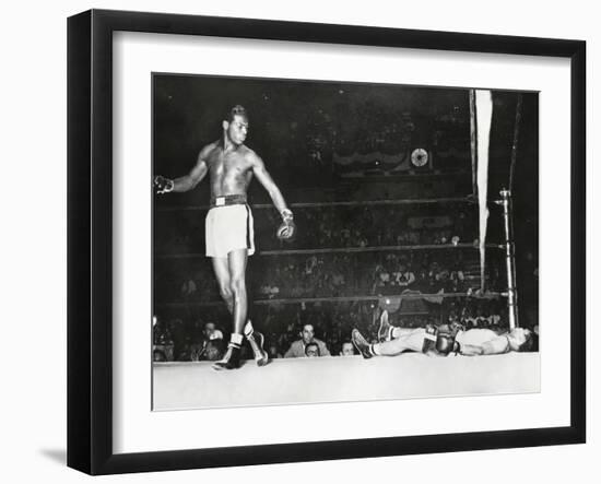 Sugar Ray Robinson, Knocked Out Filipino Flashy Sebastian in the First Round-null-Framed Photo