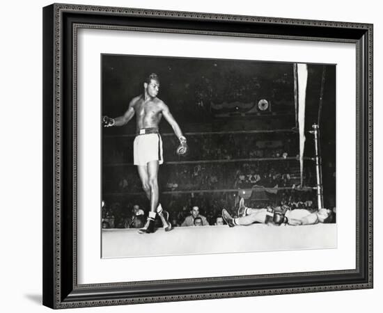 Sugar Ray Robinson, Knocked Out Filipino Flashy Sebastian in the First Round-null-Framed Photo