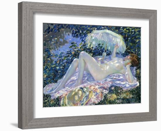 Sunbathing, C.1913-Frederick Carl Frieseke-Framed Giclee Print