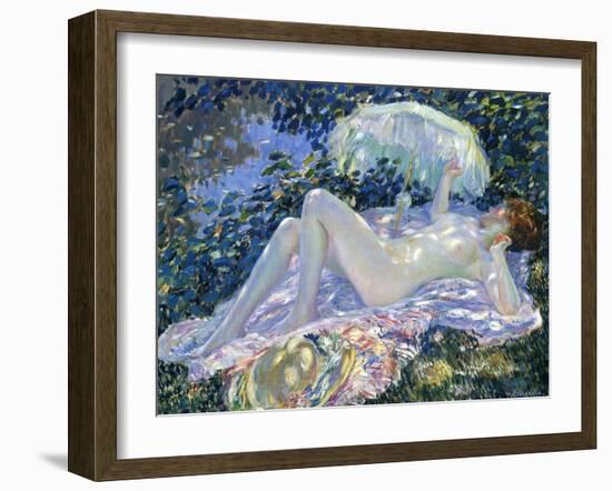 Sunbathing, C.1913-Frederick Carl Frieseke-Framed Giclee Print