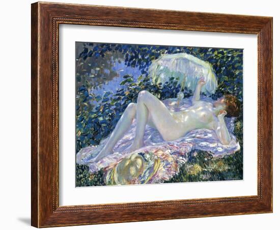 Sunbathing, C.1913-Frederick Carl Frieseke-Framed Giclee Print