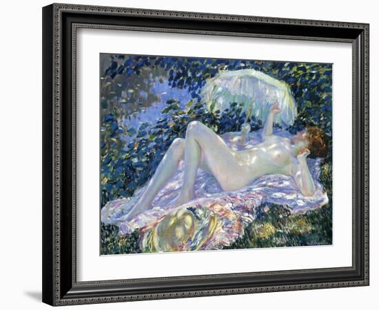 Sunbathing, C.1913-Frederick Carl Frieseke-Framed Giclee Print