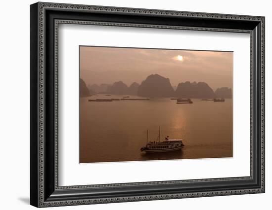 Sunrise at Halong Bay, UNESCO World Heritage Site, Vietnam, Indochina, Southeast Asia, Asia-Rolf Richardson-Framed Photographic Print