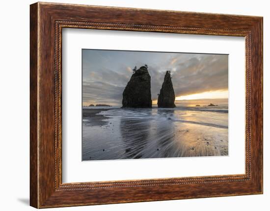 Sunset at Rialto Beach, La Push, Clallam county, Washington State-francesco vaninetti-Framed Photographic Print